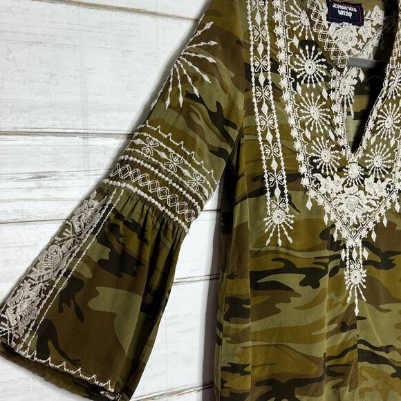 Johnny Was Silk Embroidered Camo Top Size Small - Picture 6 of 11